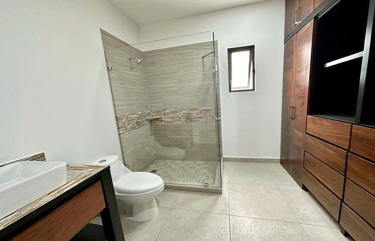 \"2-Bedroom